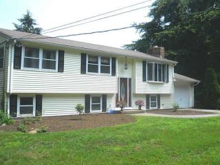 72 Ship St, Jamestown, RI 02835-3033