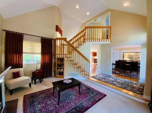 1 Graywood Dr, Lincoln, RI 02865-4956