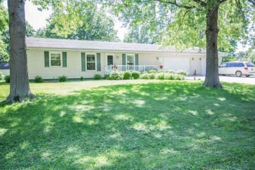 800 Maple St, Atlanta, IL 61723-7525