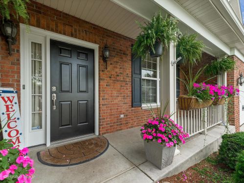 147 Commonwealth Dr, Lemont, IL 60440-1665