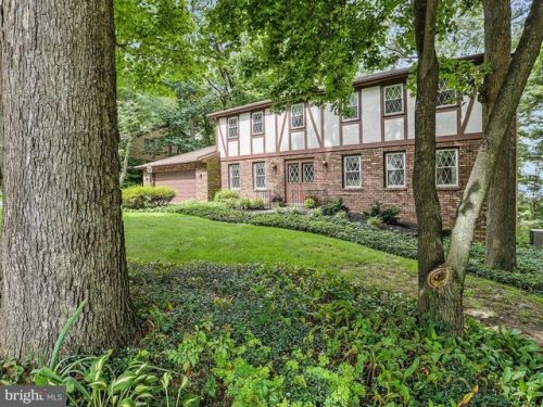 3718 Silverwood Dr, York, PA 17402-4353