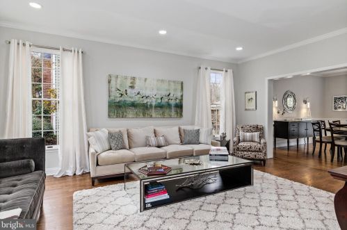 3 Kings Ln, Tavistock NJ 08033-1230 exterior