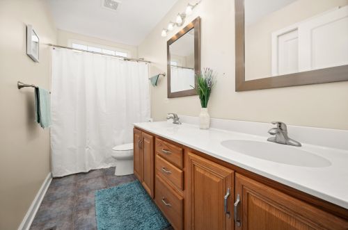 1826 Luther Lowell Ln, Sycamore IL  60178-8751 exterior