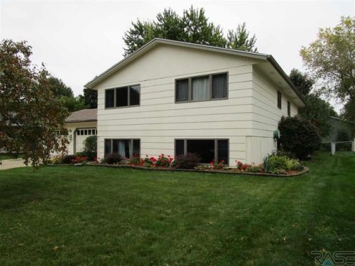 120 Yellowstone Dr, Corson, SD 57005-1634