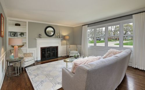 2105 Robincrest Ln, Glenview, IL 60025-4108