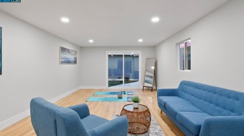 1555 Thrush Ave, San Leandro CA  94578-2045 exterior