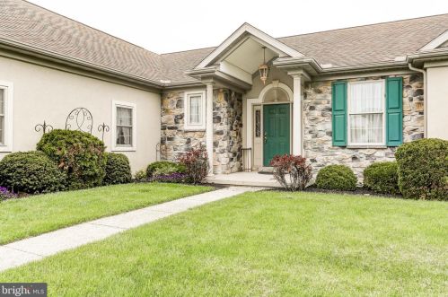 142 Round Hill Ln, Lancaster, PA 17603-9028