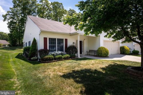 60 Wagon Wheel Ln, Columbus, NJ 08022-1152