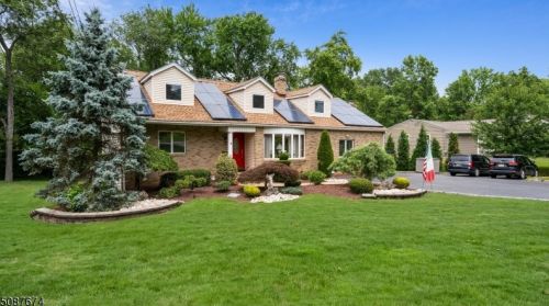 520 Oak Ridge Rd, Clark, NJ 07066-2124