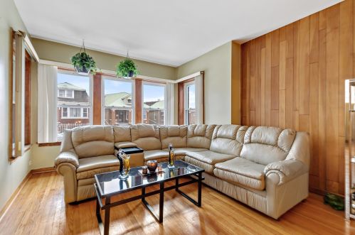 6530 Albany Ave, Chicago, IL 60645-4104