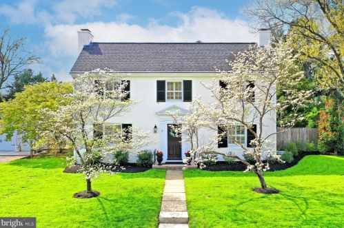 800 Holly Ln, Purcellville, VA 20132-3037