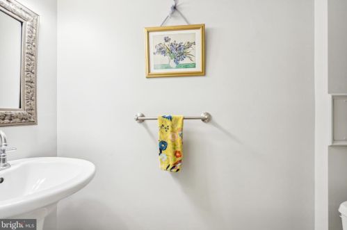 5269 Bradgen Ct, Springfield VA  22151-3524 exterior