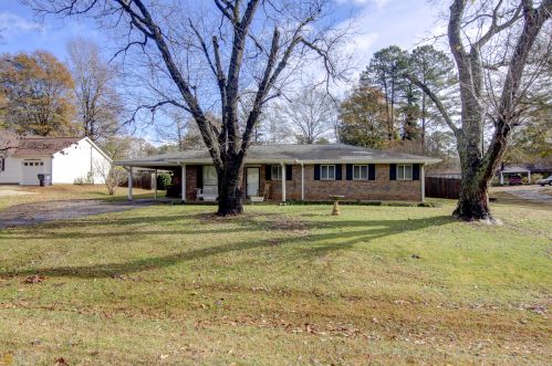 28 Foster Dr, Newnan, GA 30263-4711