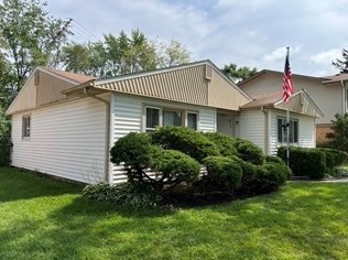 237 Cindy Ln, Wheeling, IL 60090-4603