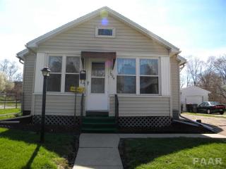1024 Market St, Pekin, IL 61554-3518