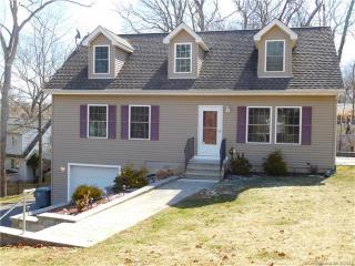 5 Beechwood Rd, Niantic CT  06357-2026 exterior