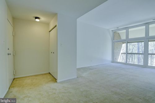 1670 Parkcrest Cir, Herndon, VA 20190-4958