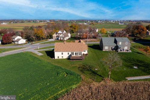 2360 Vw Dr, Lancaster PA  17602-1016 exterior