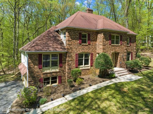 9 Seven Oaks Dr, Holmdel Village, NJ 07733-1924