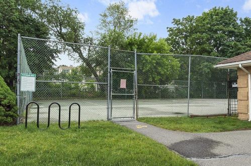 709 Elmwood Dr, Hudson NH  03051-3245 exterior