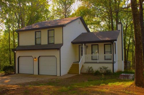 723 Jockey Ln, Auburn, GA 30011-2227