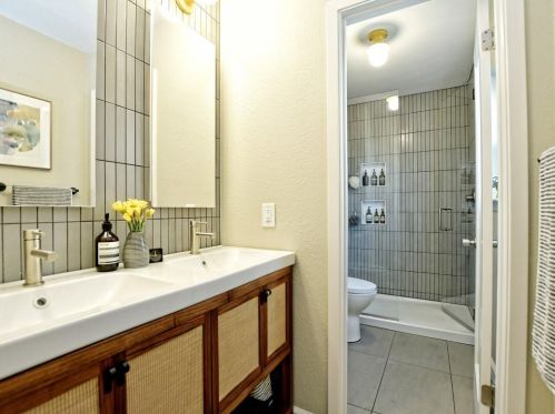 1406 Cardinal Hl Dr, Austin TX  78758-2705 exterior