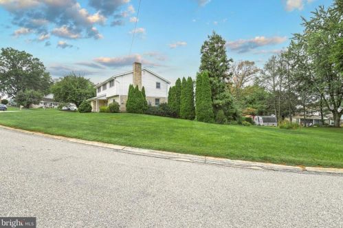 1902 Ebony Dr, York, PA 17402-4709