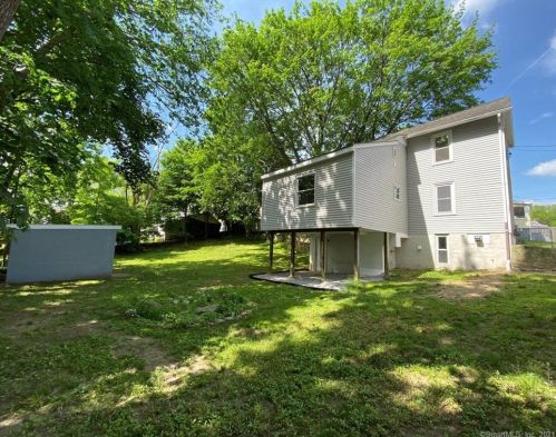 11 Hawkins St, Derby CT  06418-1533 exterior