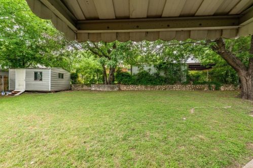 1813 Brook Hollow Dr, Fort Worth, TX 76114-2106