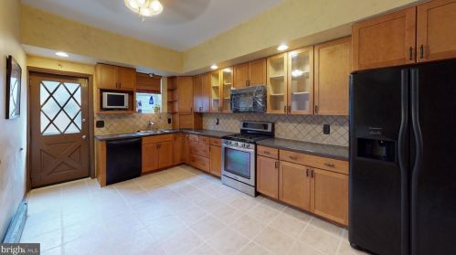 2421 12 St, Philadelphia PA 19107-5635 exterior