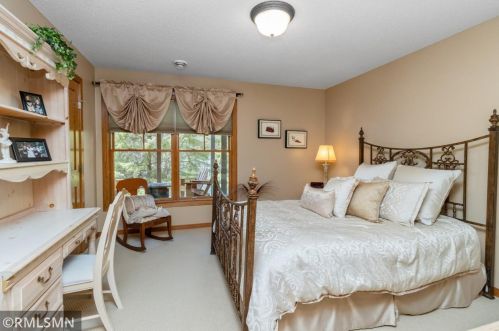 5 Hawthorne Ct, Saint Paul MN  55127-6476 exterior