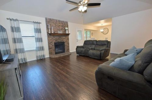 7636 Maplehill Rd, Fort Worth TX  76148-1672 exterior