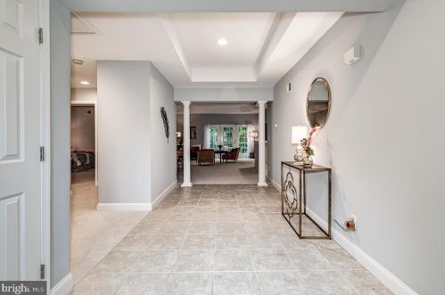 9 Conifer Ct, Princeton, NJ 08540-5063