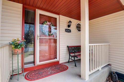 4241 Daniel Dr, Saint Paul, MN 55123-1979