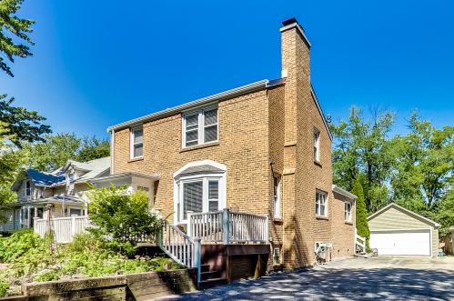 1665 Harding Rd, Northfield, IL 60093-3420