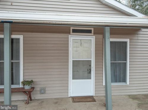 2122 Millcreek Rd, Lancaster PA  17602-4749 exterior