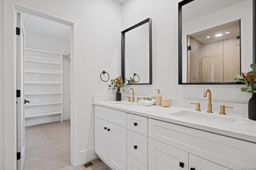 2212 Hudson St, Denver CO  80207-3847 exterior