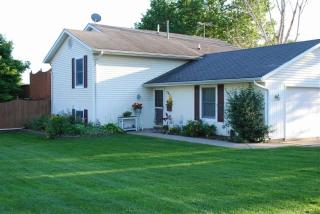 795 Neptune St, Geneseo, IL 61254-1640