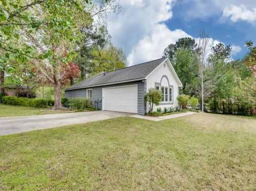 3030 Lakecrest Dr, Dacula, GA 30019-1085