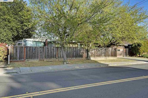 622 Hillcrest Ave, Livermore, CA 94550-3755