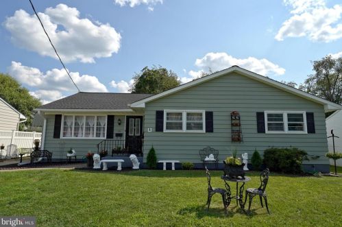 15 Macon Dr, Trenton, NJ 08619-1409
