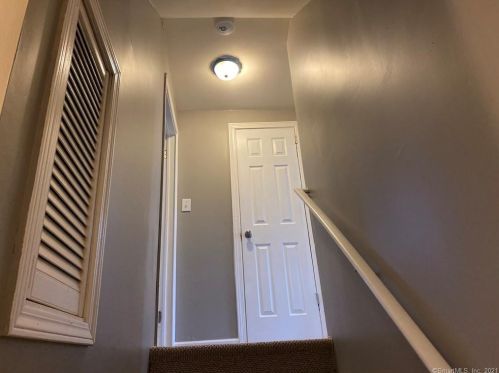15 Saville St, Windsor CT  06095-4450 exterior