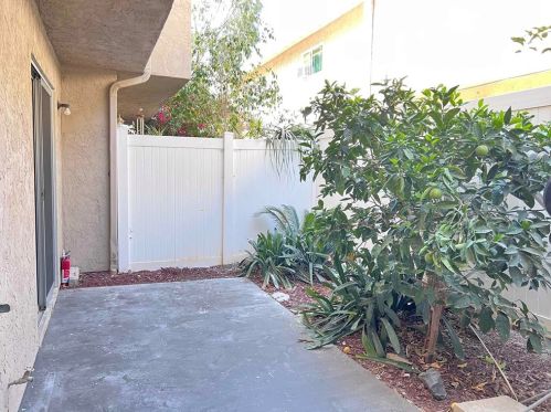 2112 Vista Way, Vista CA  92084-2704 exterior