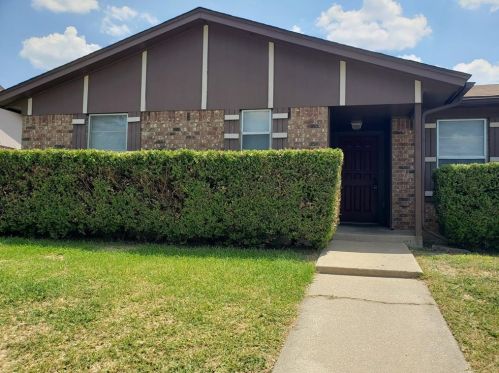 6400 Melinda Ct, Fort Worth TX  76148-3242 exterior