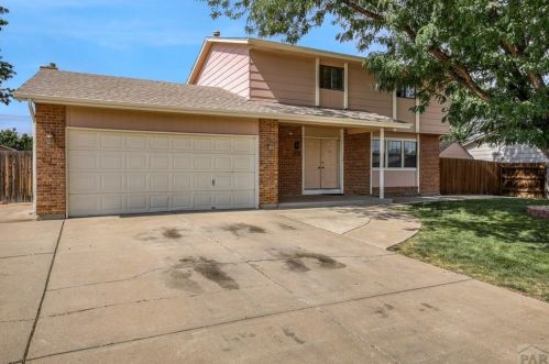 125 Starlite Dr, Pueblo, CO 81005-2630