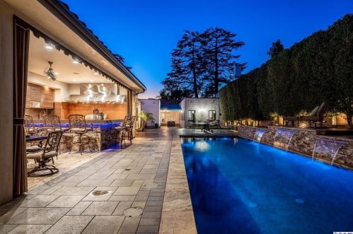 1570 Pacific Ave, Glendale CA  91202-1214 exterior