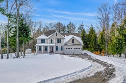 61 Farm View Ln, Laconia, NH 03249-6581