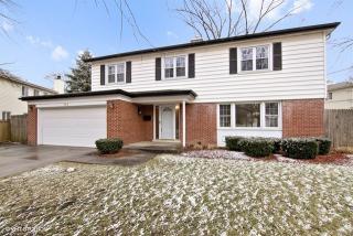 147 Avon Ave, Northfield, IL 60093-3267