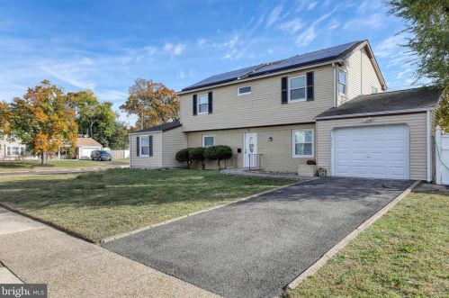 18 Bradford Ln, Willingboro, NJ 08046-1538