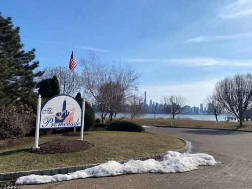 340 The Promenade, Edgewater NJ  07020-2122 exterior